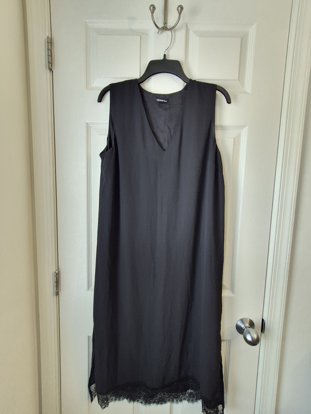 Black Sleeveless V-Neck Dress with Lace Hem